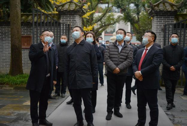 副省長(zhǎng)楊興平一行赴雙流中學(xué)調(diào)研疫情防控工作